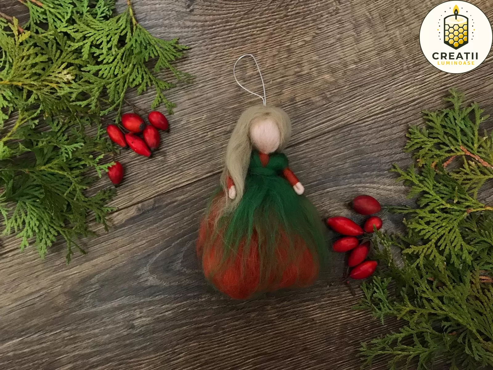 Zână din lână împâslită verde creatiiluminoase.ro