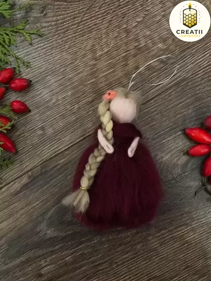 Zână din lână împâslită bordo