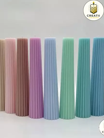 Lumânare Turnată Conic Striat Albă