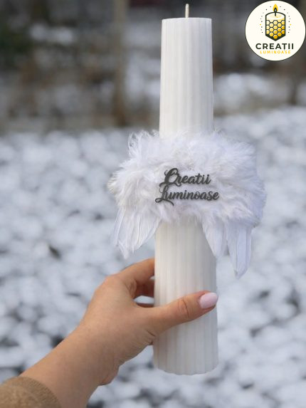 Lumânare conică cu aripi de înger și nume personalizat