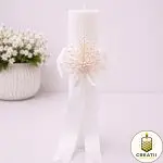 Lumânare Striată Drept Albă cu Fundă Albă și Broșă de Perle