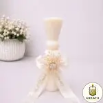 Lumânare Clepsidră Ivory cu Broșă de Perle Fundă Personalizată